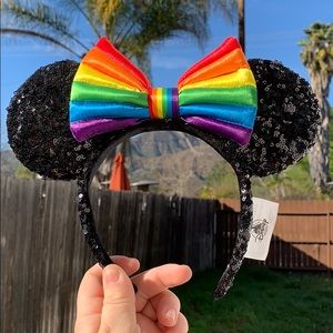 LIKE NEW Disney Pride Minnie Ears 🌈
